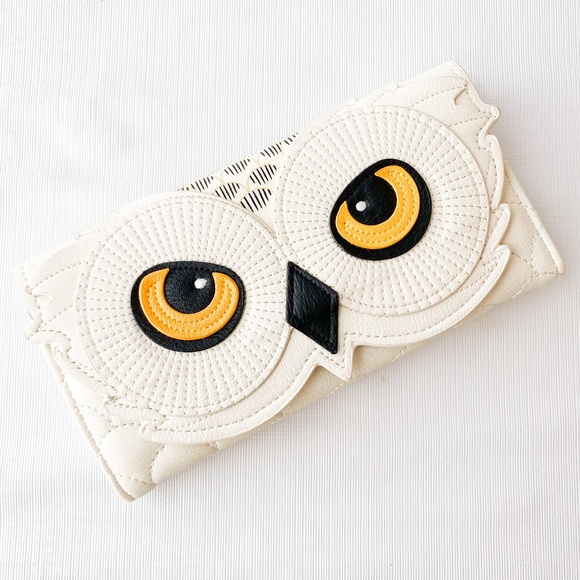 loungefly hedwig wallet